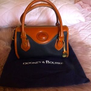🌸DOONEY & BOURKE SATCHEL🌸